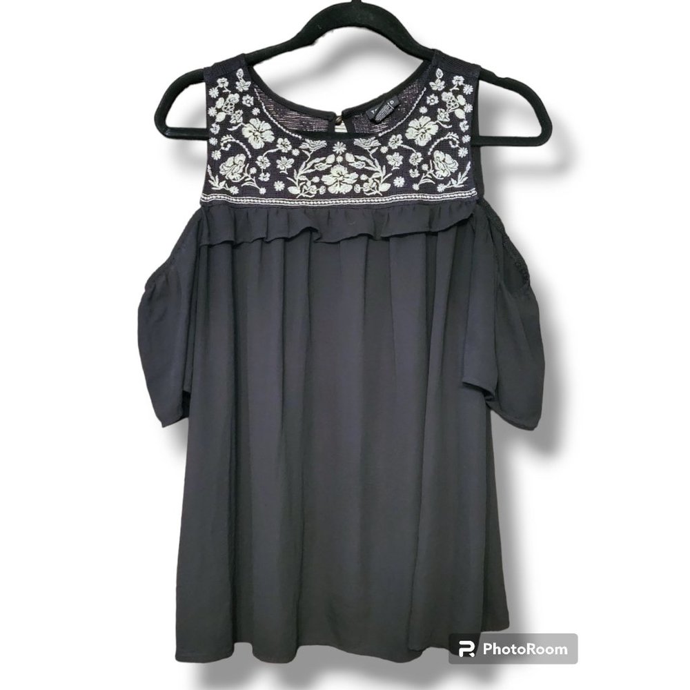 Torrid Black/White Embroidered Floral Cold Shoulder Blouse - 0